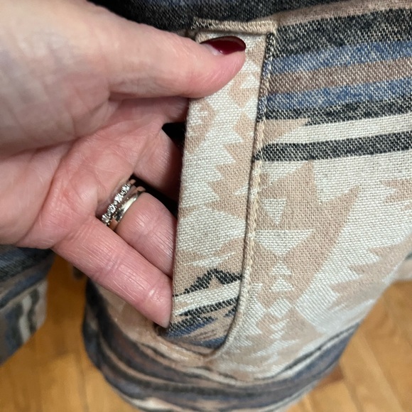 Wrangler Retro Tan and Gray Patterned Women’s Shacket Jacket - Picture 5 of 10